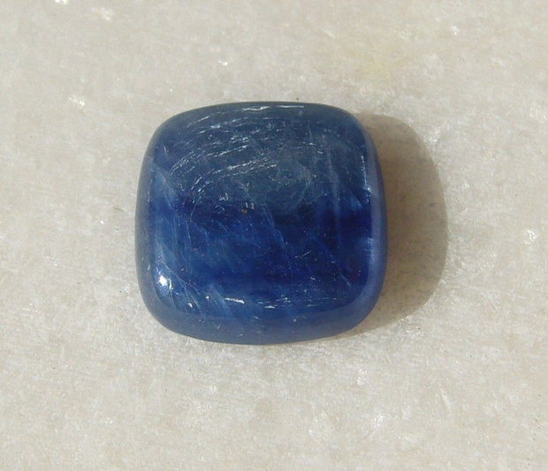 Kianit cabochon aprox 12x12x3.6 mm