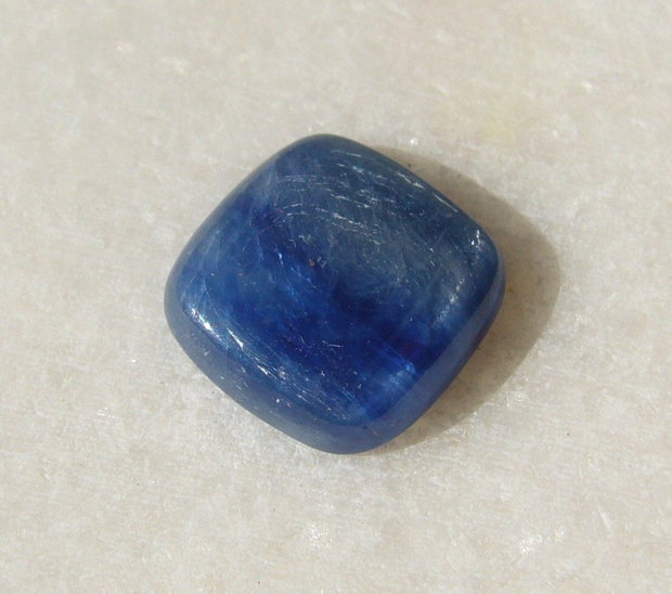 Kianit cabochon aprox 12x12x3.6 mm