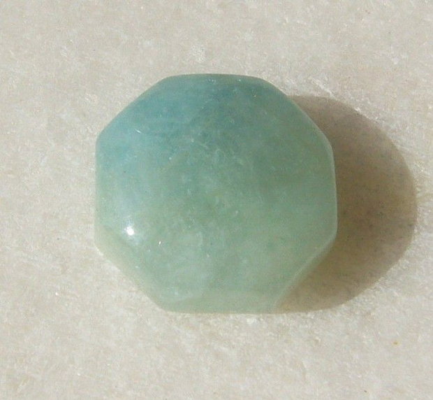 Aquamarin cabochon aprox 12x12x5 mm