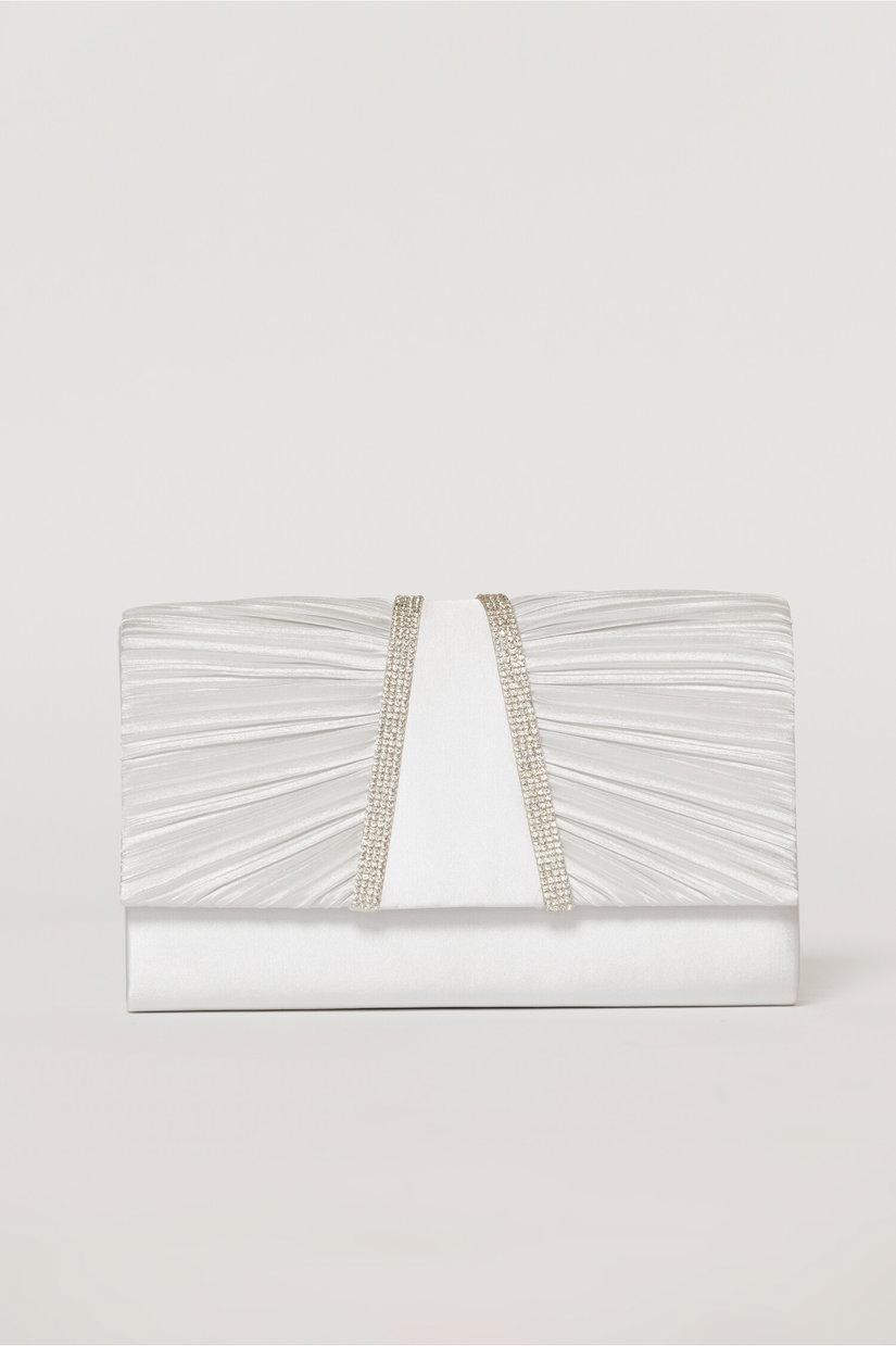 Clutch argintiu satinat decorat cu benzi stralucitoare