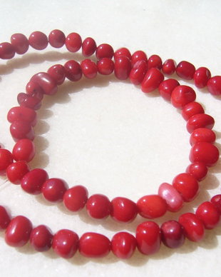 Coral sirag de 40.5 cm format din 80 bucati "gogosele" de aprox 6-8x4-6mm