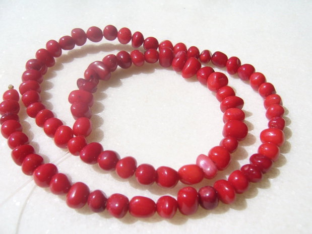 Coral sirag de 40.5 cm format din 80 bucati "gogosele" de aprox 6-8x4-6mm