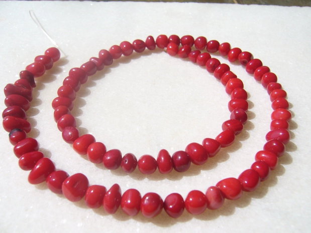 Coral sirag de 40.5 cm format din 80 bucati "gogosele" de aprox 6-8x4-6mm