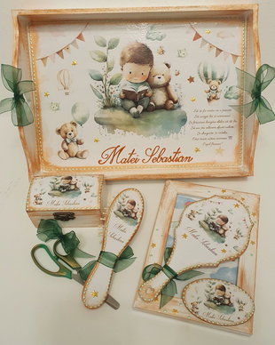 Set personalizat pentru taierea motului / tema Baiat si Carti / verde