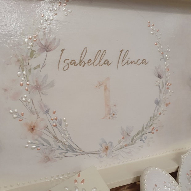 Set personalizat pentru taierea motului / tema florala, cifra 1, detalii perlate