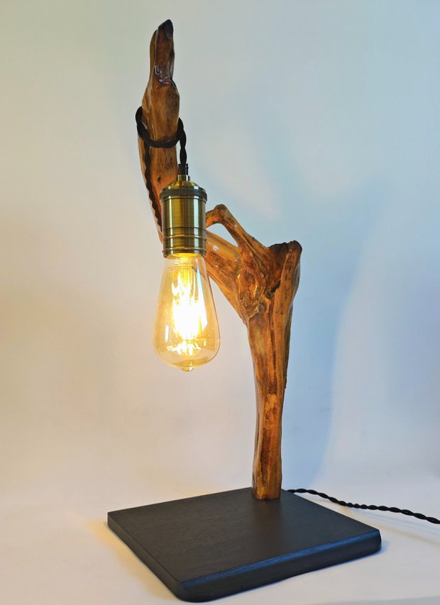 Lampă handmade din lemn vechi  piesă unicat
