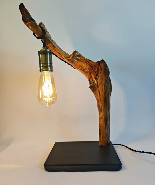 Lampă handmade din lemn vechi  piesă unicat
