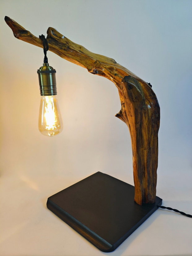 Lampă handmade din lemn vechi  piesă unicat