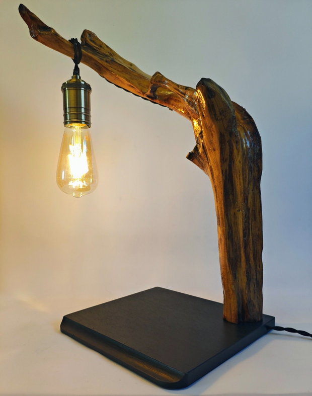 Lampă handmade din lemn vechi  piesă unicat