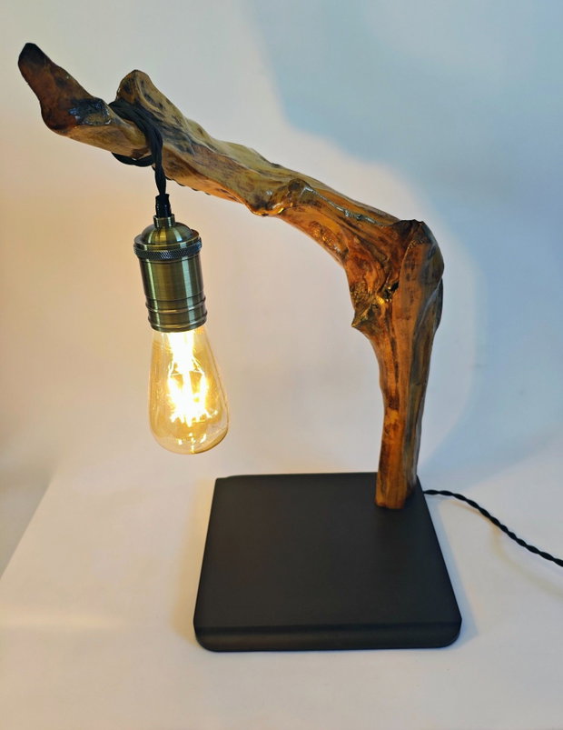 Lampă handmade din lemn vechi  piesă unicat