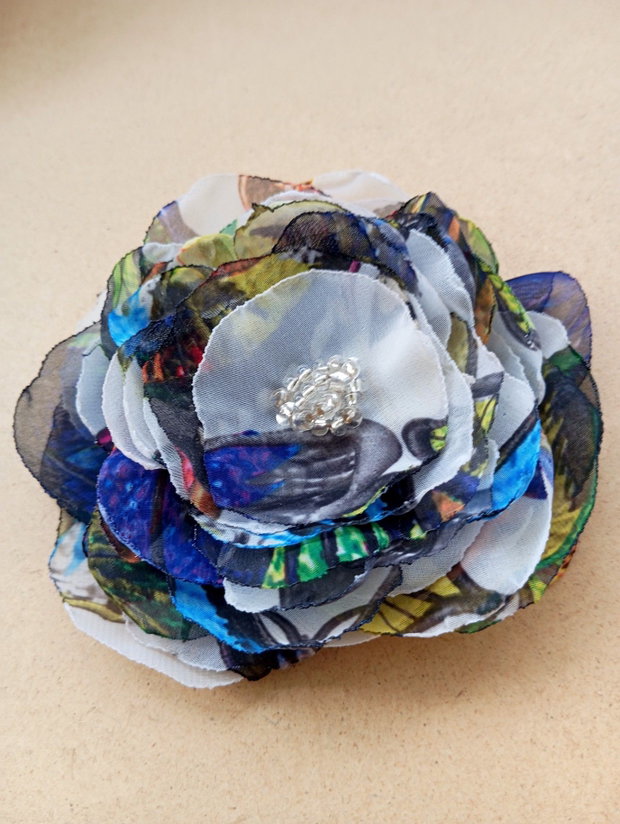 Brosa floare multicolor ,  10 cm