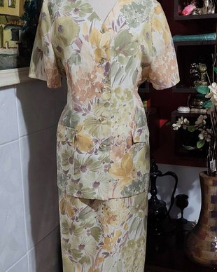 Costum in mărime L