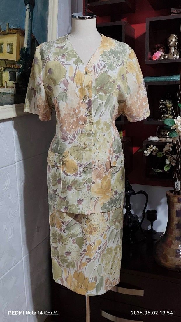 Costum in mărime L