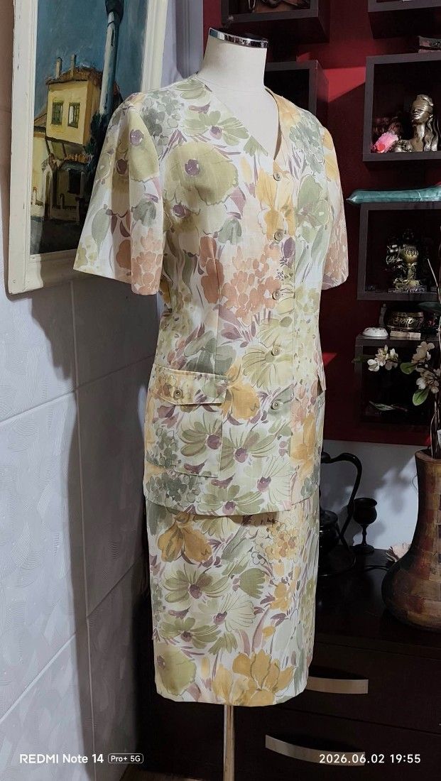 Costum in mărime L