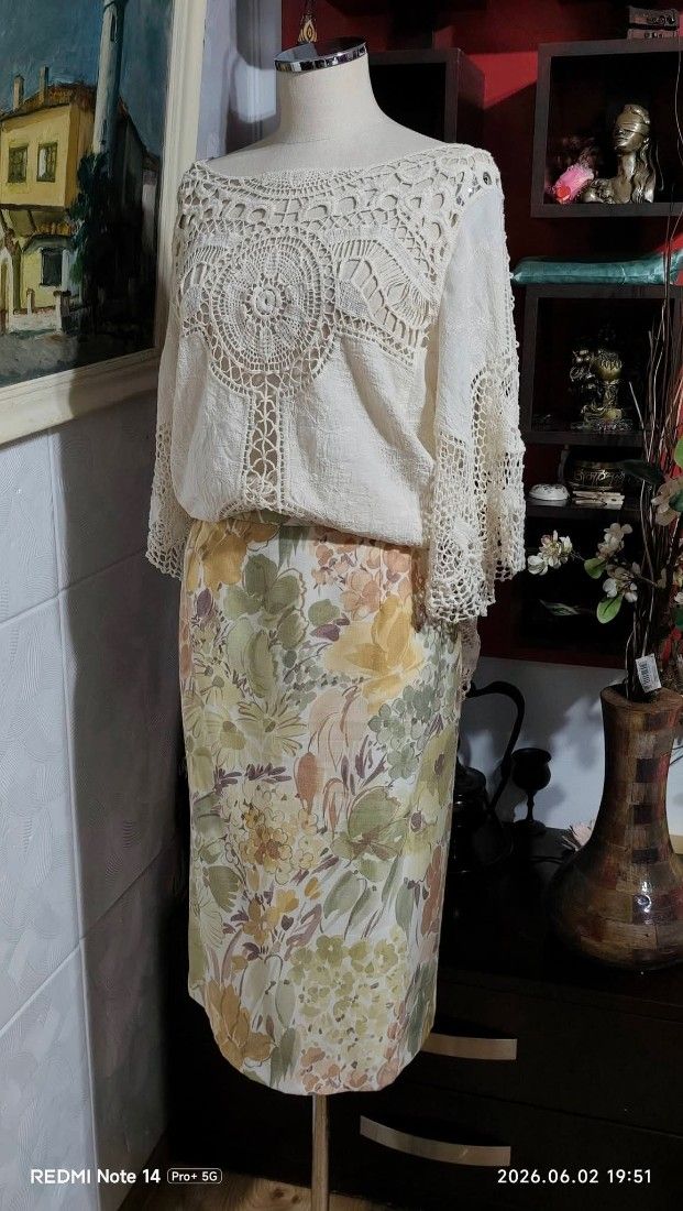 Costum in mărime L