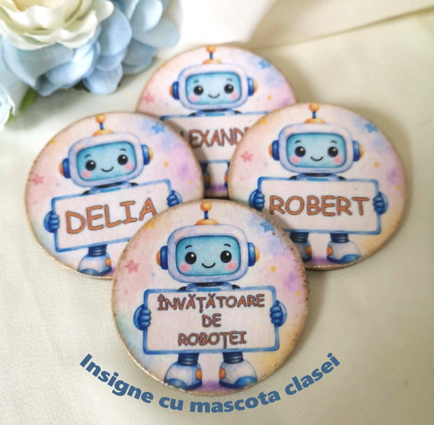 Insigne personalizate cu mascota clasei - robotei