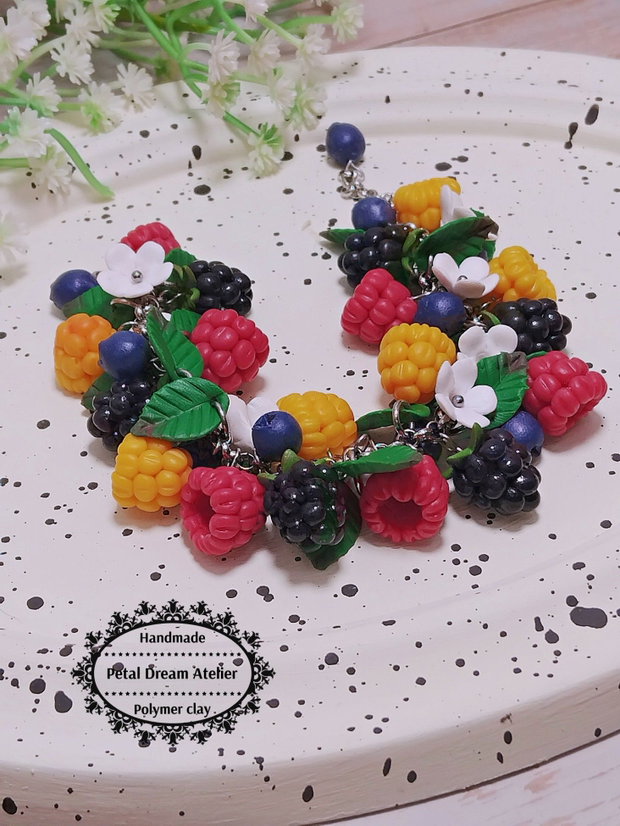 Brățară cu fructe de pădure