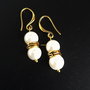 cercei perle seashell albe si accesorii aurite