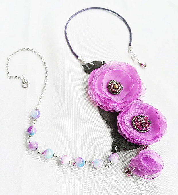 colier floral mov lavanda cu jad multicolor
