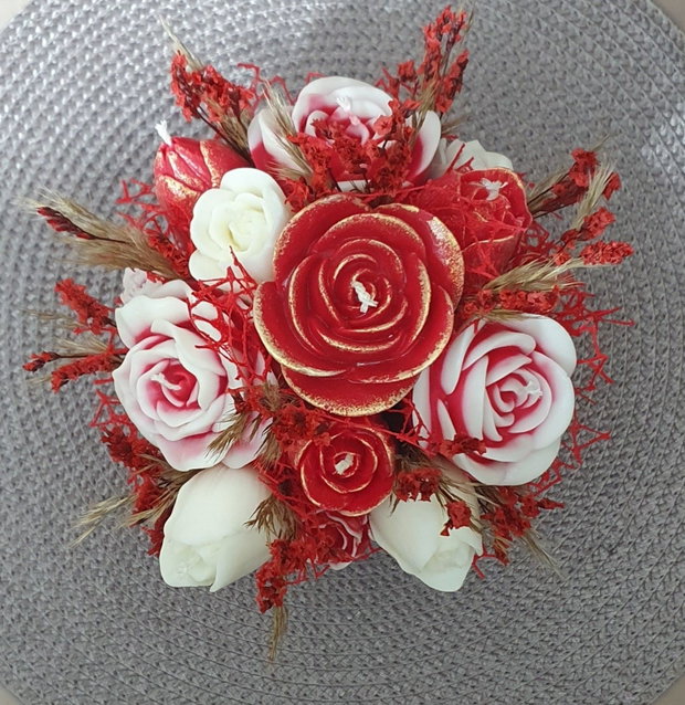 Aranjament floral din ceară