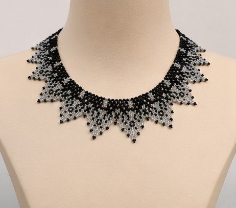 Colier handmade din mărgele de sticlă, negru și argintiu, model elegant tip guler, 44 × 5 cm