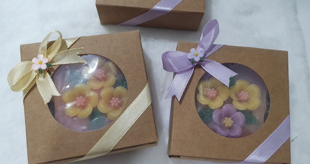Cutie cadou cu săpunuri florale handmade Mărturie pentru botez, nuntă sau cadou special