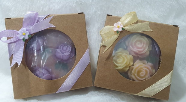Cutie cadou cu săpunuri florale handmade Mărturie pentru botez, nuntă sau cadou special