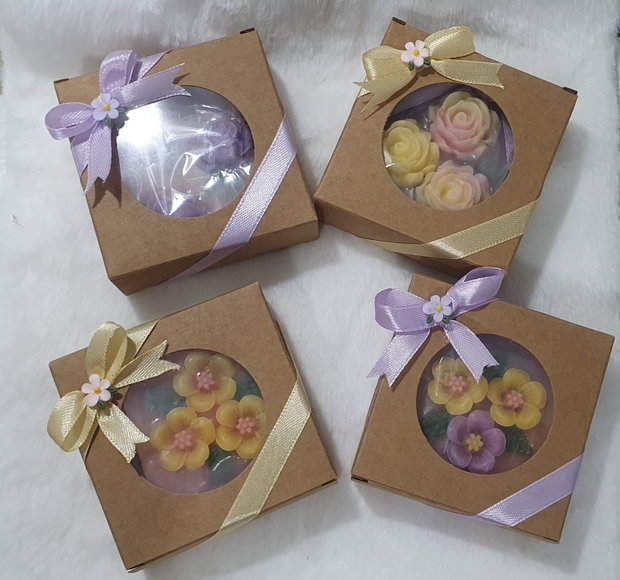 Cutie cadou cu săpunuri florale handmade Mărturie pentru botez, nuntă sau cadou special