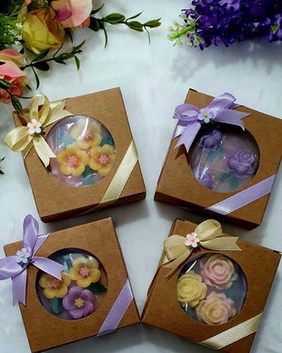 Cutie cadou cu săpunuri florale handmade  Mărturie pentru botez, nuntă sau cadou special