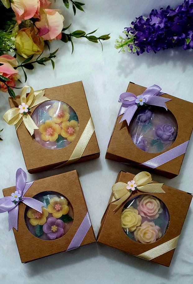 Cutie cadou cu săpunuri florale handmade Mărturie pentru botez, nuntă sau cadou special