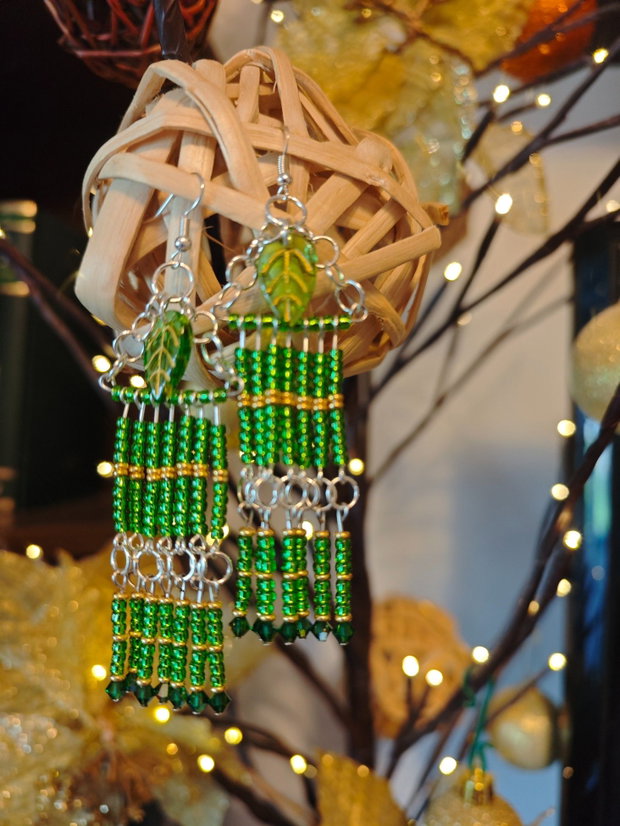 Cercei lungi verzi unicat din mărgele sticla Cehia și cristale Swarovski