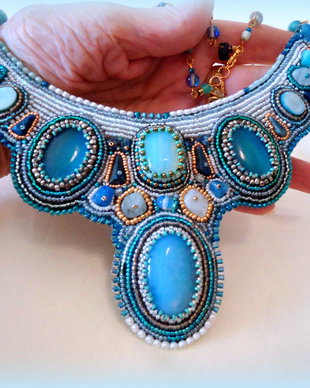 Reducere 50% /  Colier statement brodat in intregime manual, pietre mari si mici, alb, bleu, turquoise pal si mai intens, in aur si bronz