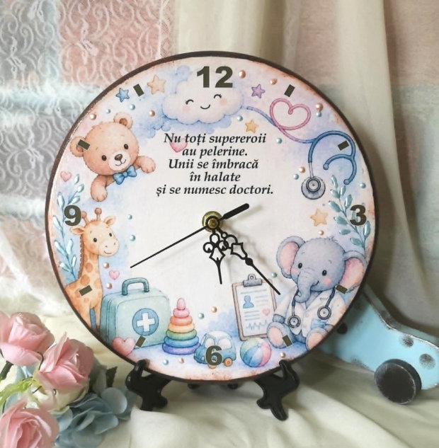 Ceas decorat manual - cadou pentru doctor, medic, pediatru