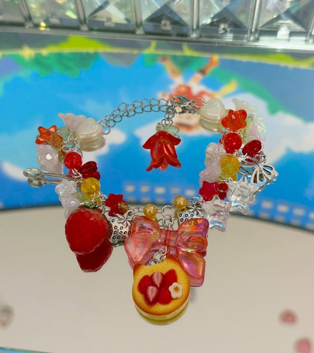Brățară Handmade Inspirată de Hello Kitty Strawberry Cake