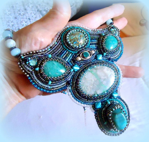 Reducere 50% /  colier statement broderie manuala/ bead embroiderry/ forma deosebita, cu turquoise african, amazonit rusesc si variscit, unicat irepetabil, bijuterii pe viatal