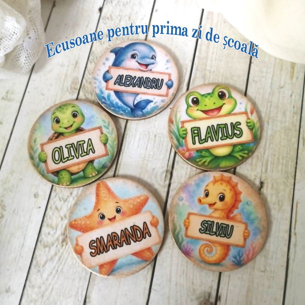 Insigne / ecusoane personalizate cu mascota clasei - tema broscute