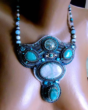 Reducere 50% /  colier statement broderie manuala/ bead embroiderry/ forma deosebita, cu turquoise african, amazonit rusesc si variscit, unicat irepetabil, bijuterii pe viatal