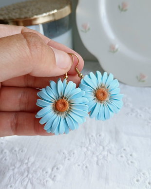Cercei Blue Flowers