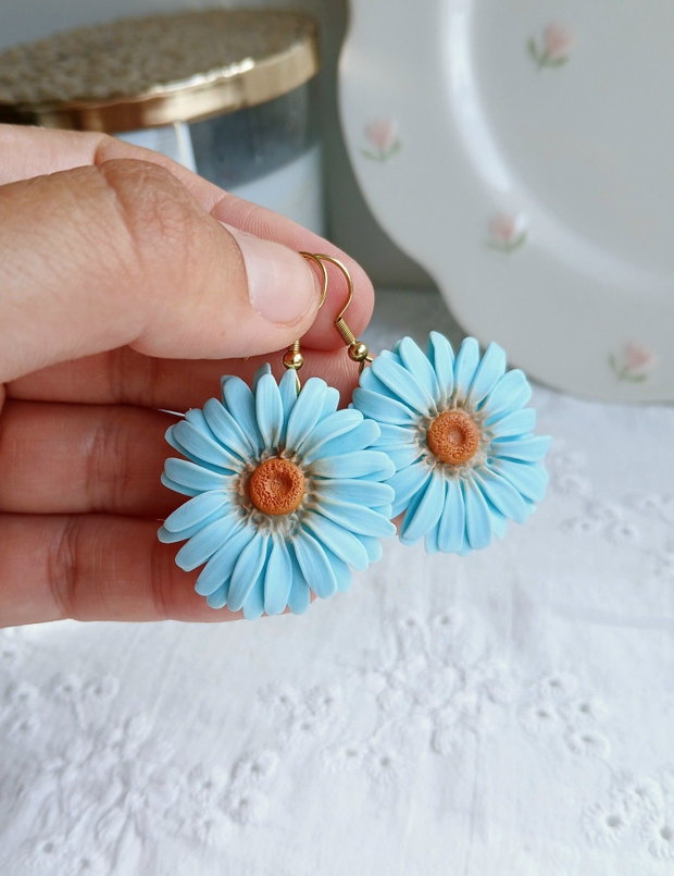 Cercei Blue Flowers
