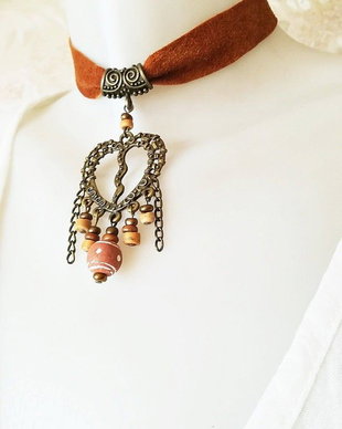 chocker boem patinat piele si pandant inima