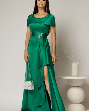 Rochie lunga verde din satin cu slit pe picior si aplicatie pe talie