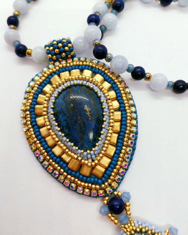Colier cu lapis lazuli