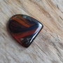 Cabochon pirita in jasp rosu, 23x20x4.5 mm