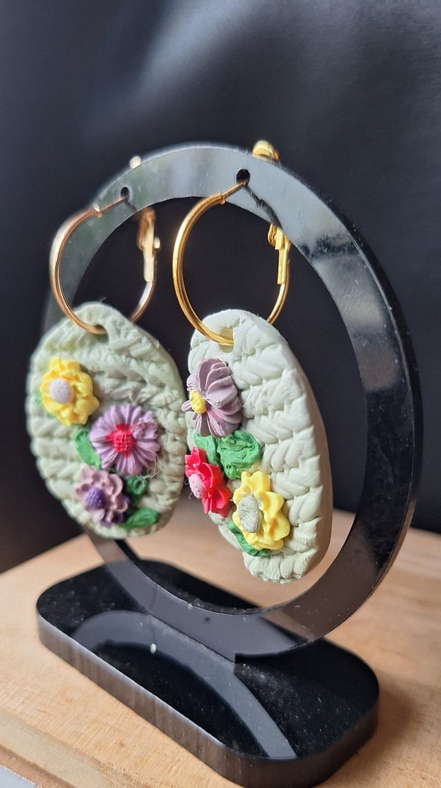 Cercei handmade design impletit cu flori 3D din lut polimeric, verzi