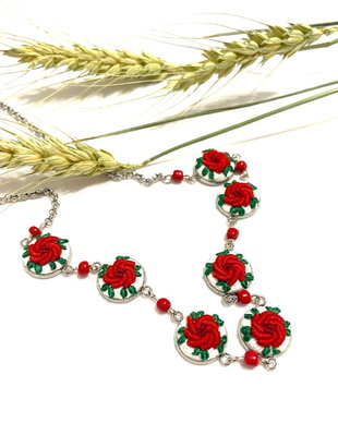 Colier statement cu broderie manuala