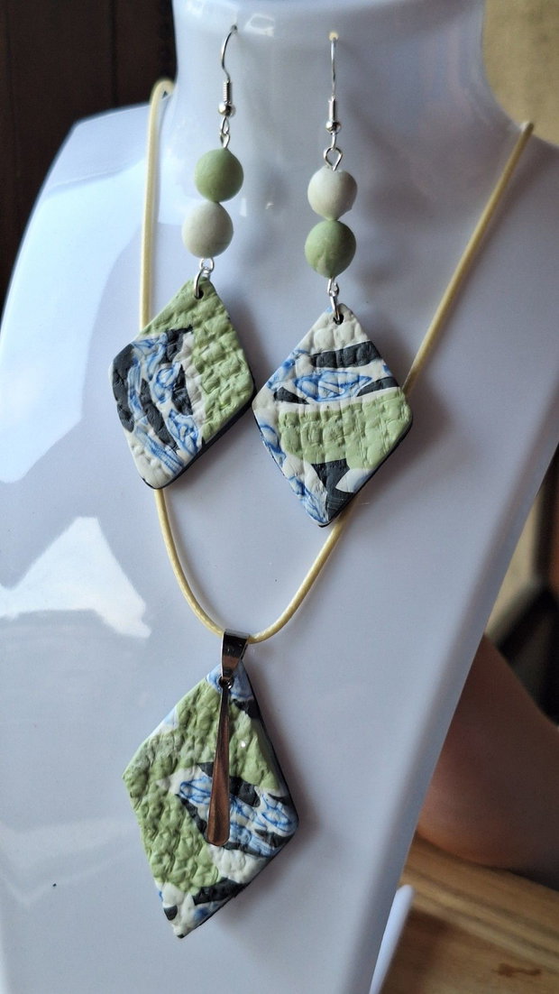 Set bijuterii handmade - Cercei și colier din lut polimeric, model geometric