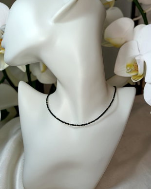 Colier choker cristale negre fațetate  aurii