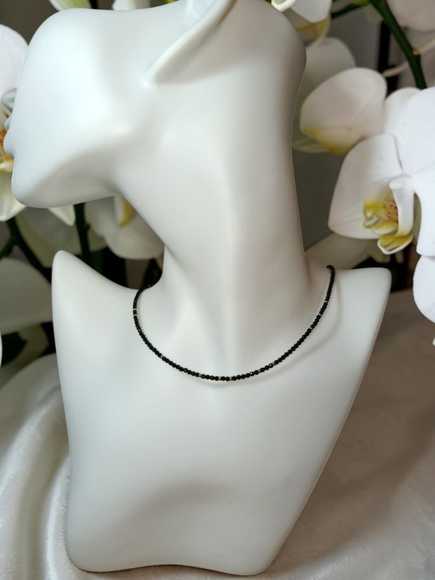 Colier choker cristale negre fațetate aurii