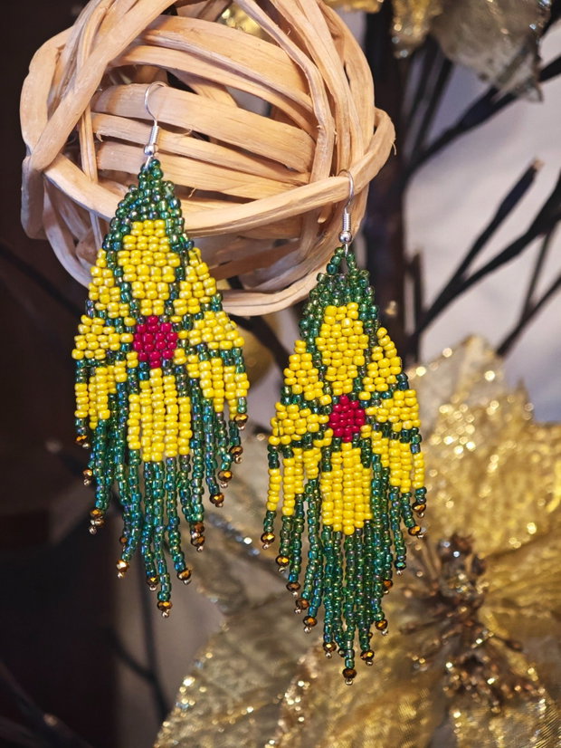Cercei unicat Boho lungi margareta galben-verde din mărgele nisip