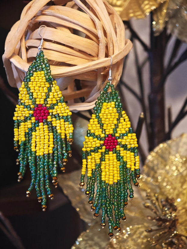 Cercei unicat Boho lungi margareta galben-verde din mărgele nisip